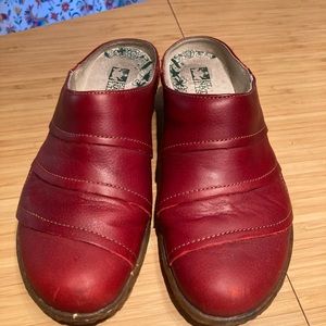 El Naturalista Red Leather Clogs/Mules Sz 9/40